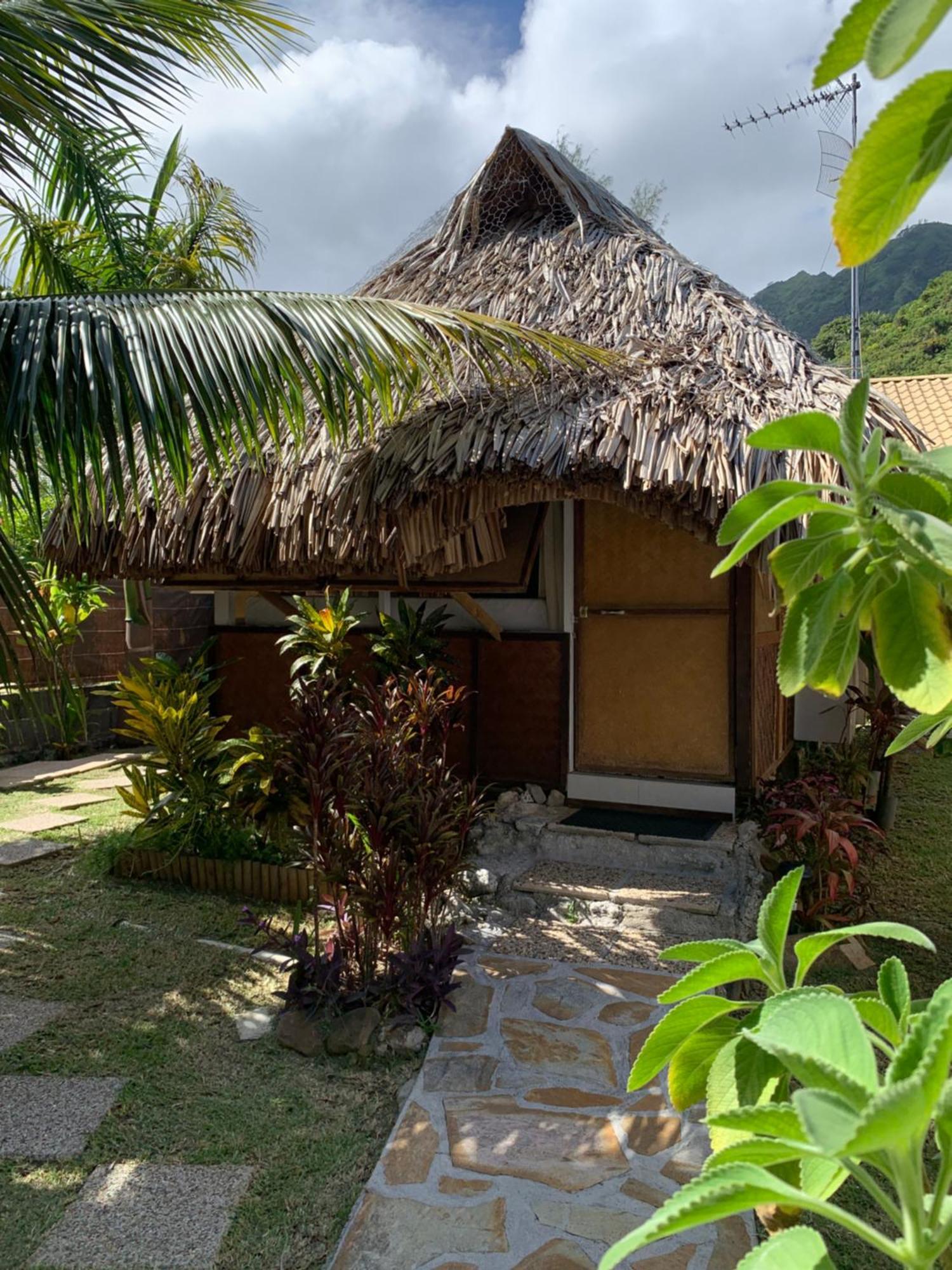 Fare Temanea Hotel Papetoai Exterior photo